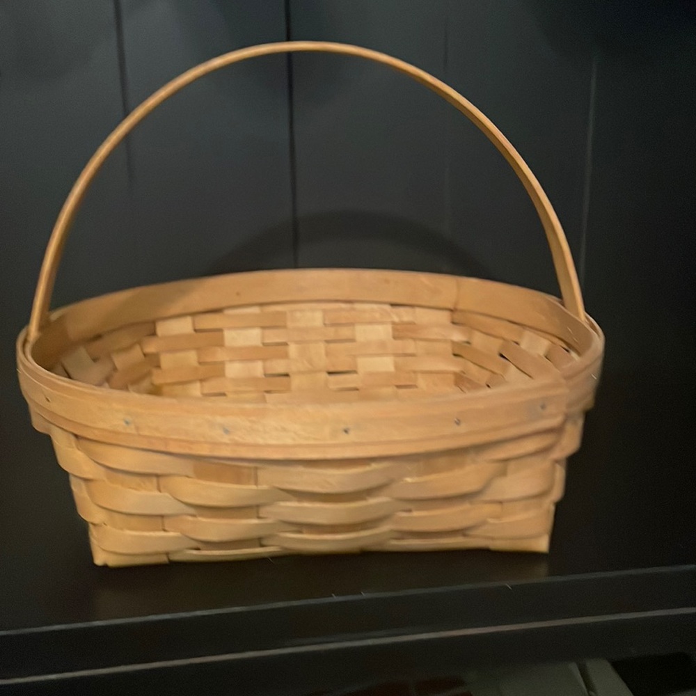 Longaberger pie basket with stationary handle